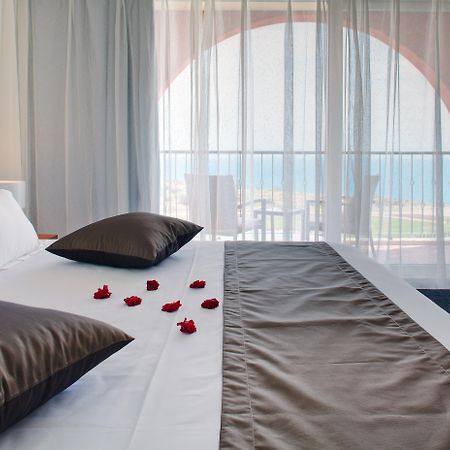 Lighthouse Golf & Spa Hotel Balchik Extérieur photo A bedroom at the hotel
