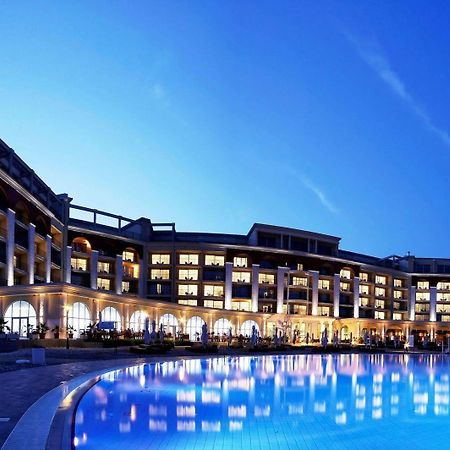 Lighthouse Golf & Spa Hotel Balchik Extérieur photo The hotel at night