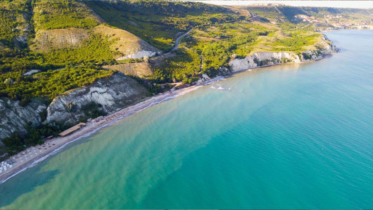 Lighthouse Golf & Spa Hotel Balchik Extérieur photo Aerial view of the bay