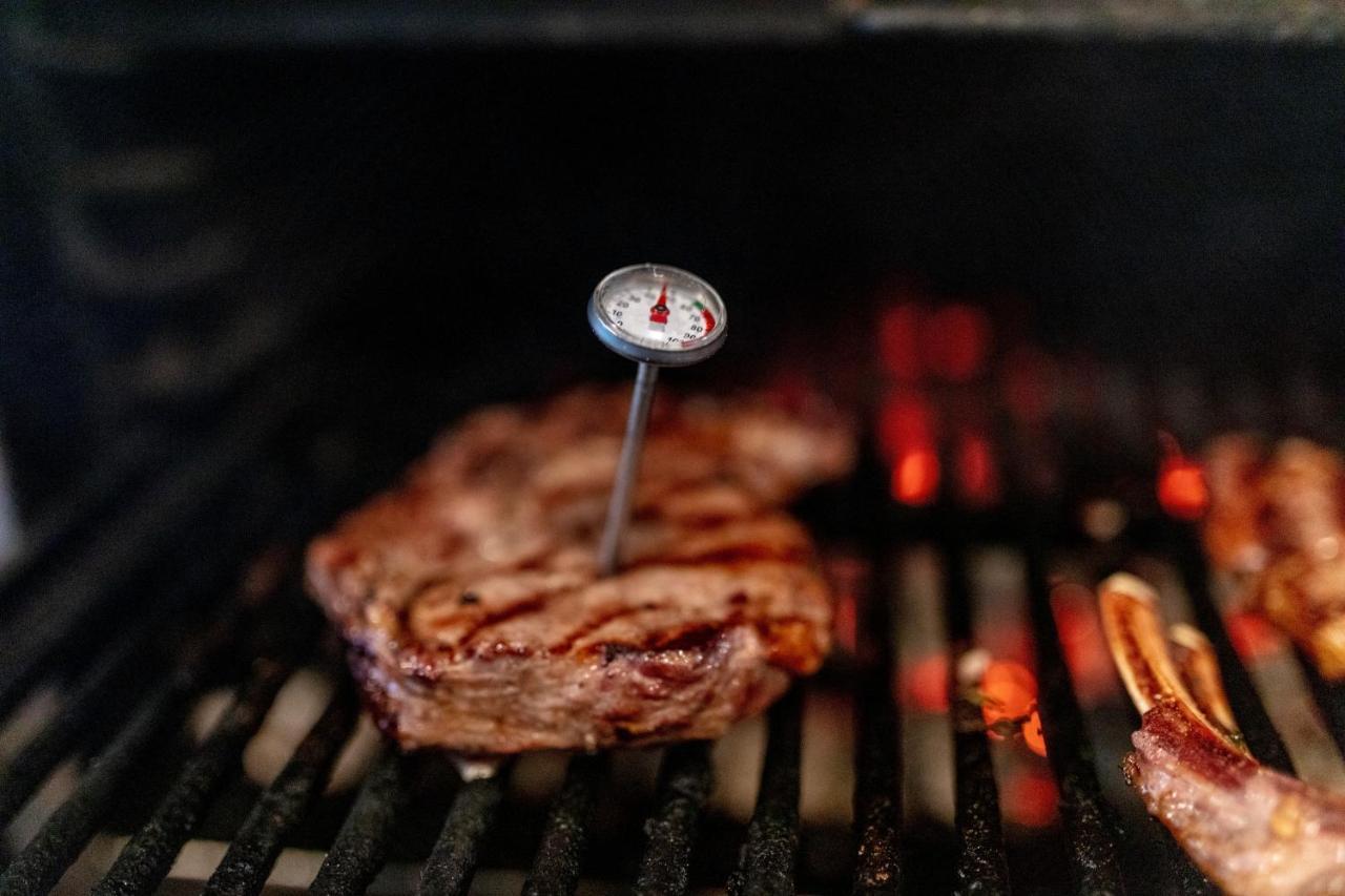 Lighthouse Golf & Spa Hotel Balchik Extérieur photo A meat thermometer in a steak