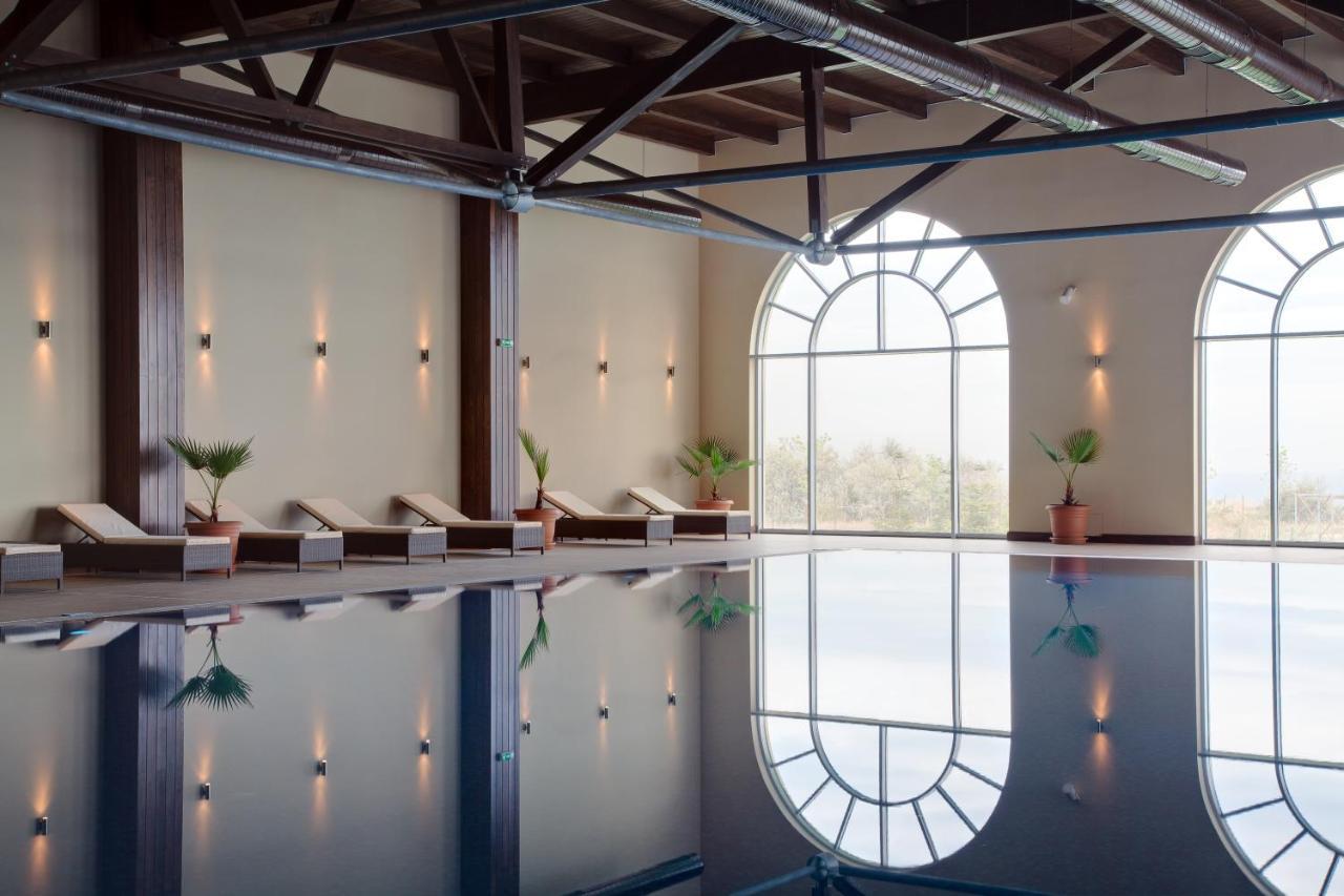 Lighthouse Golf & Spa Hotel Balchik Extérieur photo Interior of the library