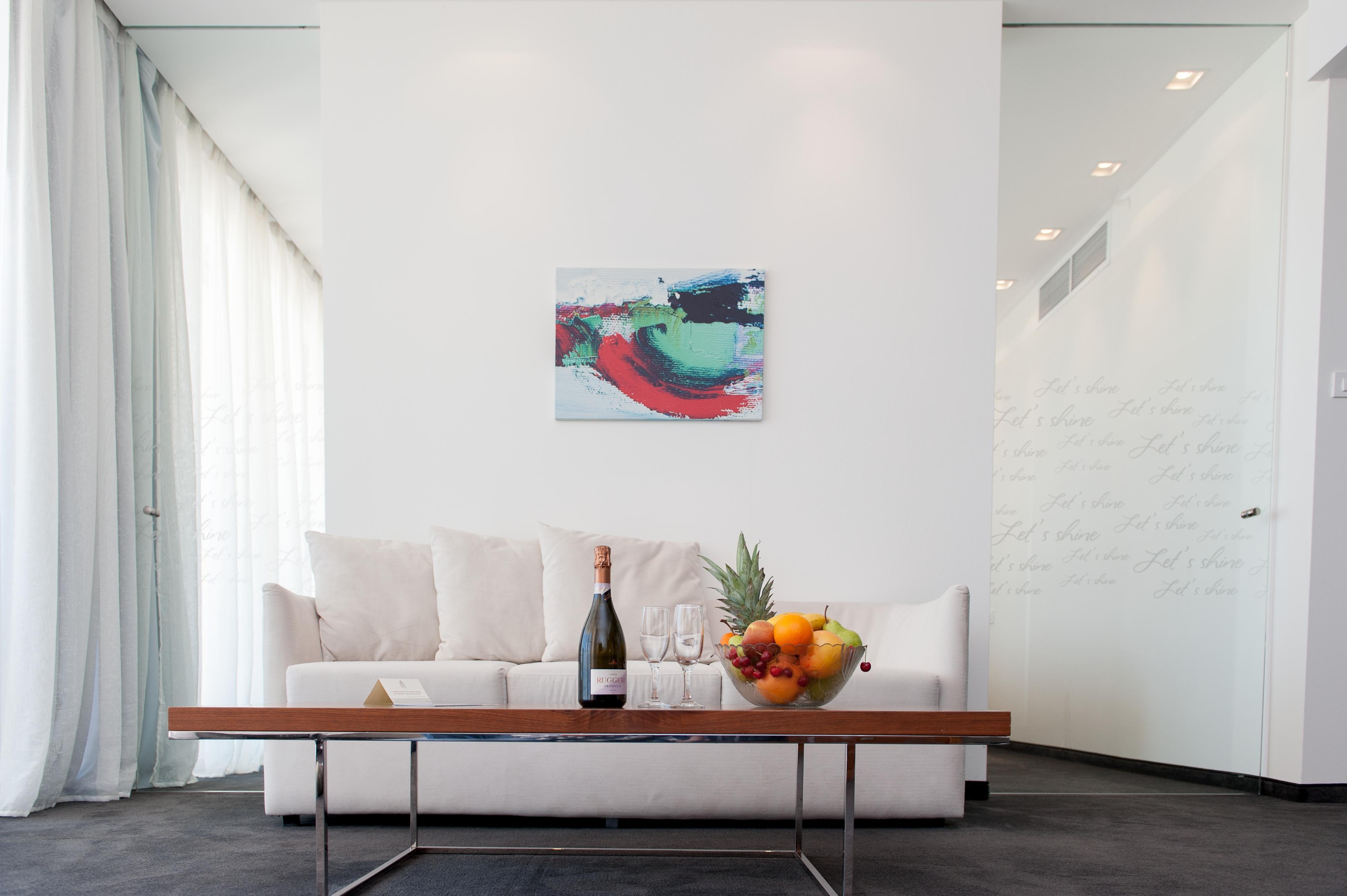 Lighthouse Golf & Spa Hotel Balchik Extérieur photo Interior of a modern house