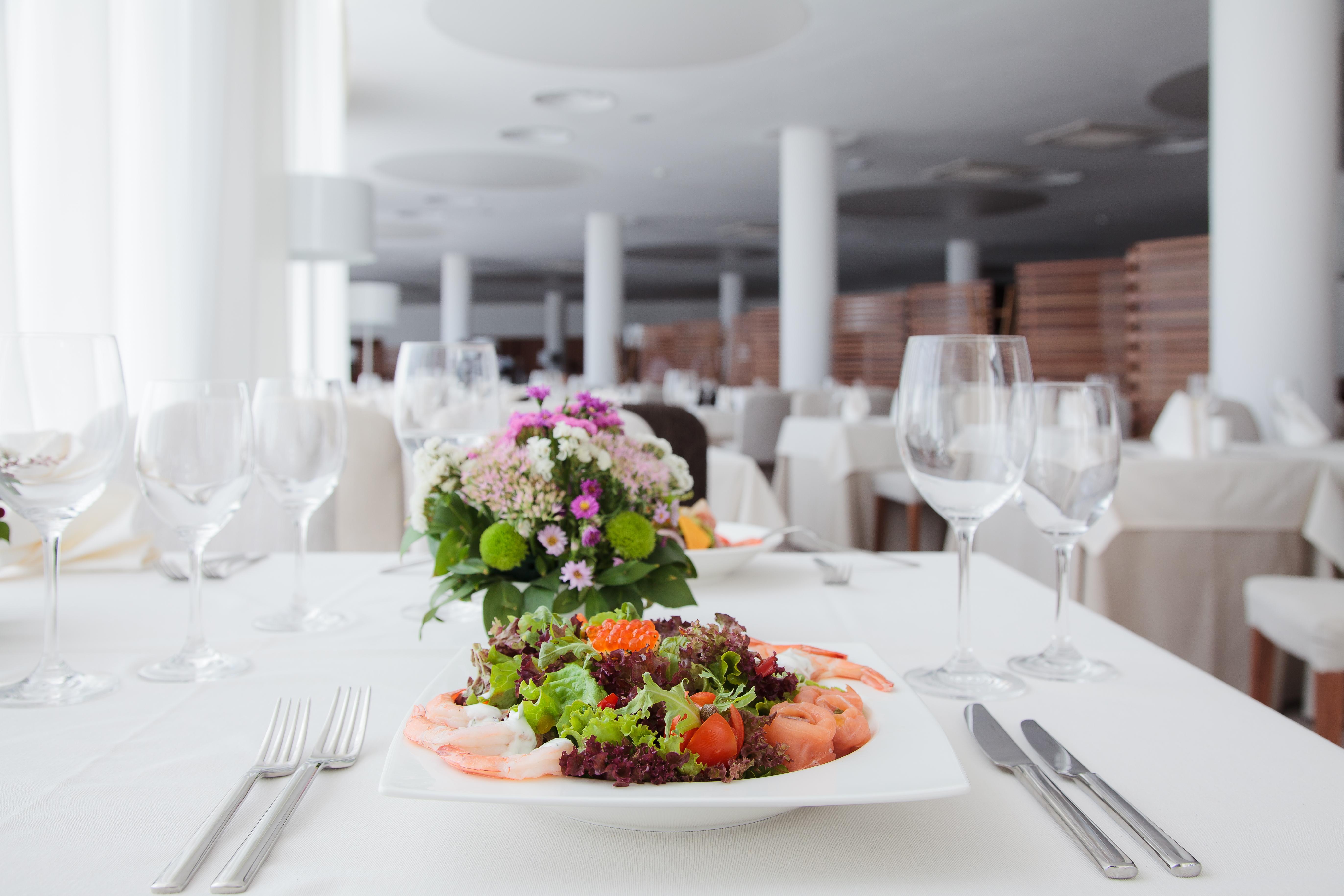 Lighthouse Golf & Spa Hotel Balchik Extérieur photo A salad on a plate