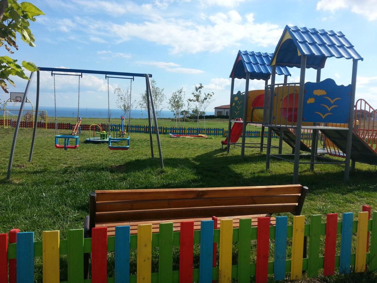 Lighthouse Golf & Spa Hotel Balchik Extérieur photo Playground in the village