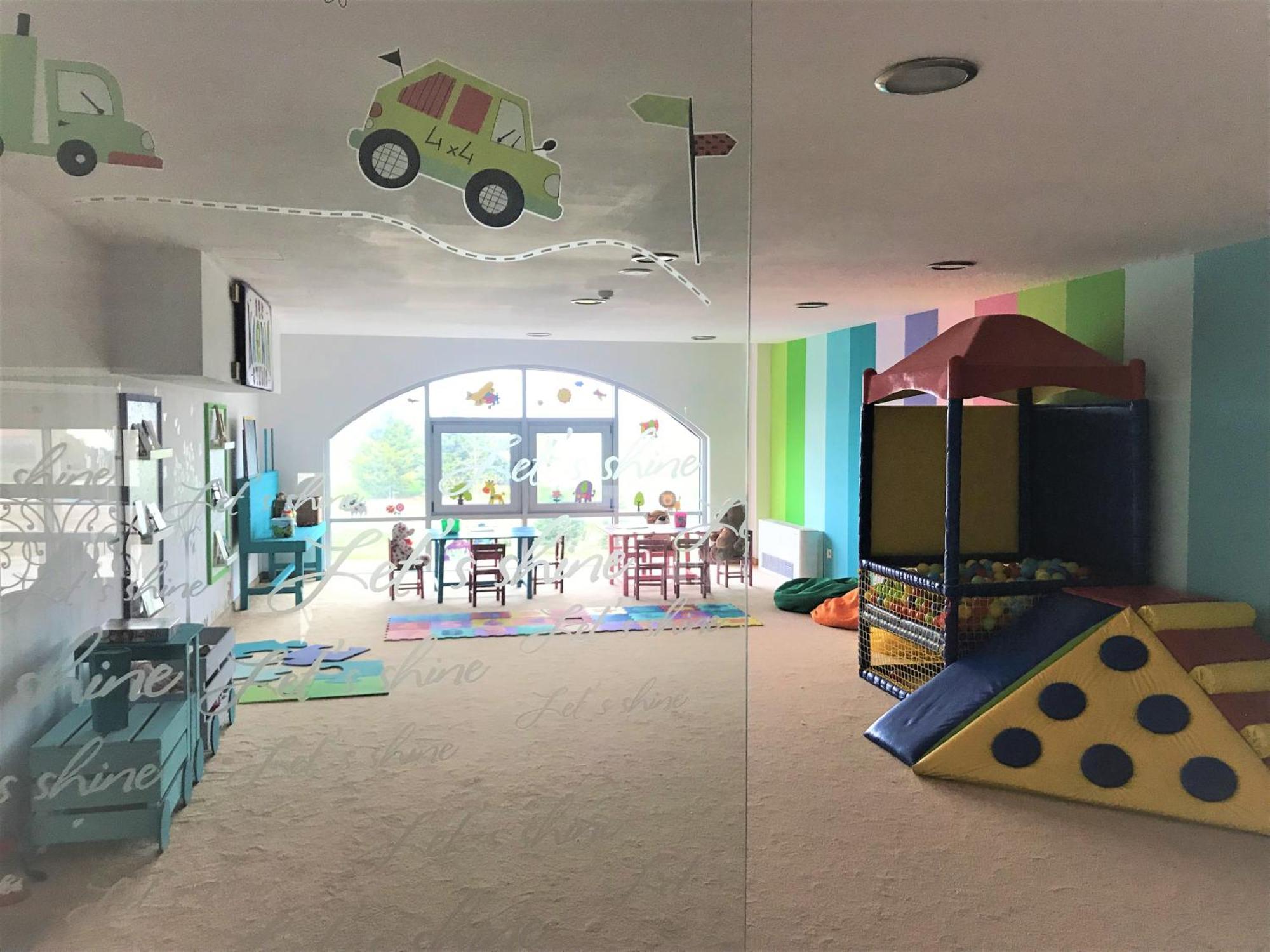 Lighthouse Golf & Spa Hotel Balchik Extérieur photo The interior of a typical nursery