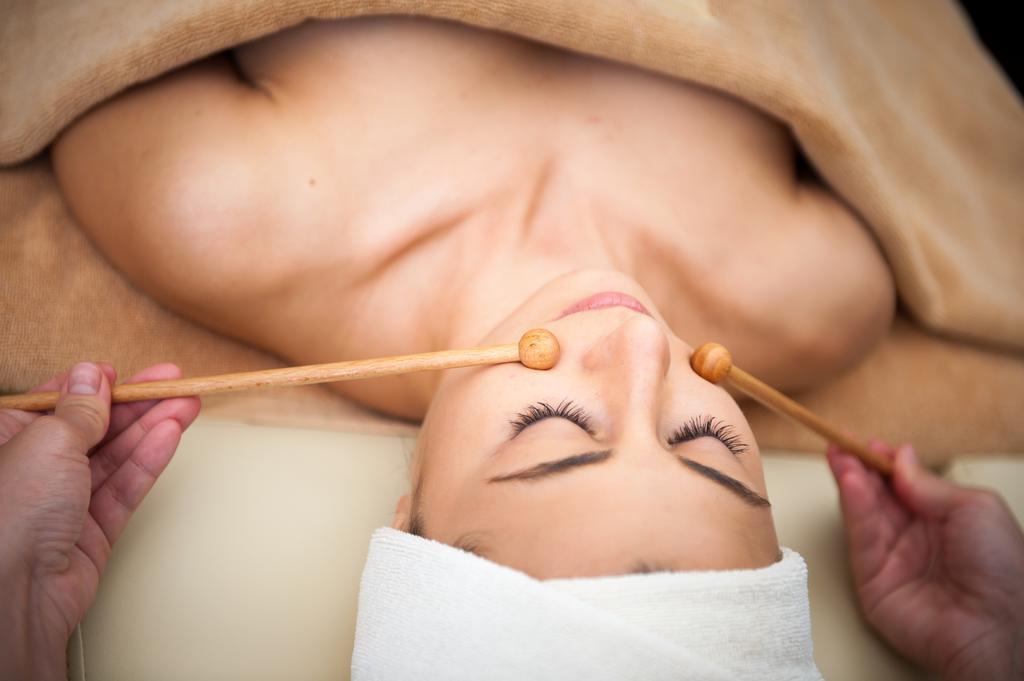 Lighthouse Golf & Spa Hotel Balchik Extérieur photo Facial massage with bamboo sticks