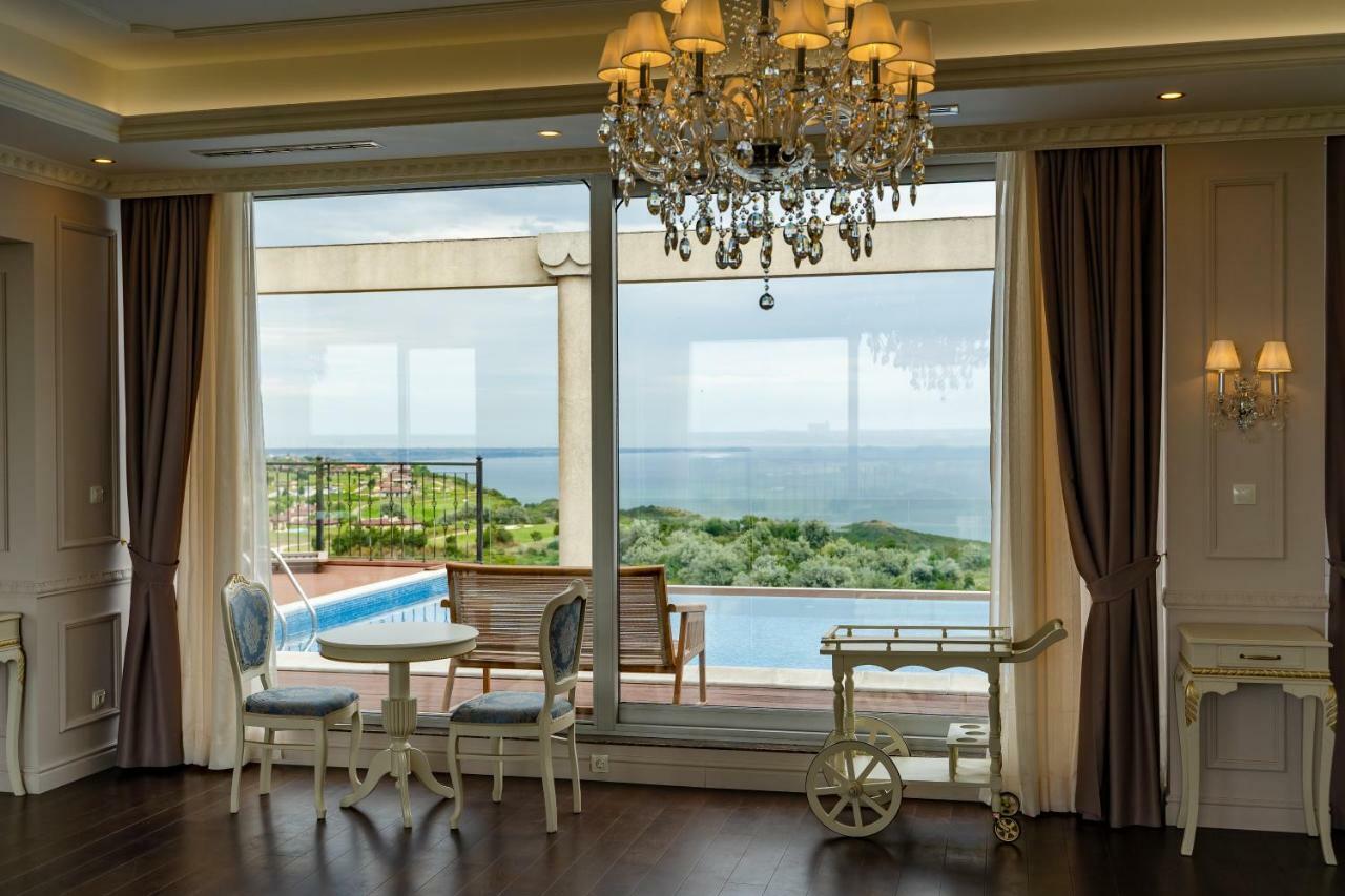 Lighthouse Golf & Spa Hotel Balchik Extérieur photo A room at the hotel