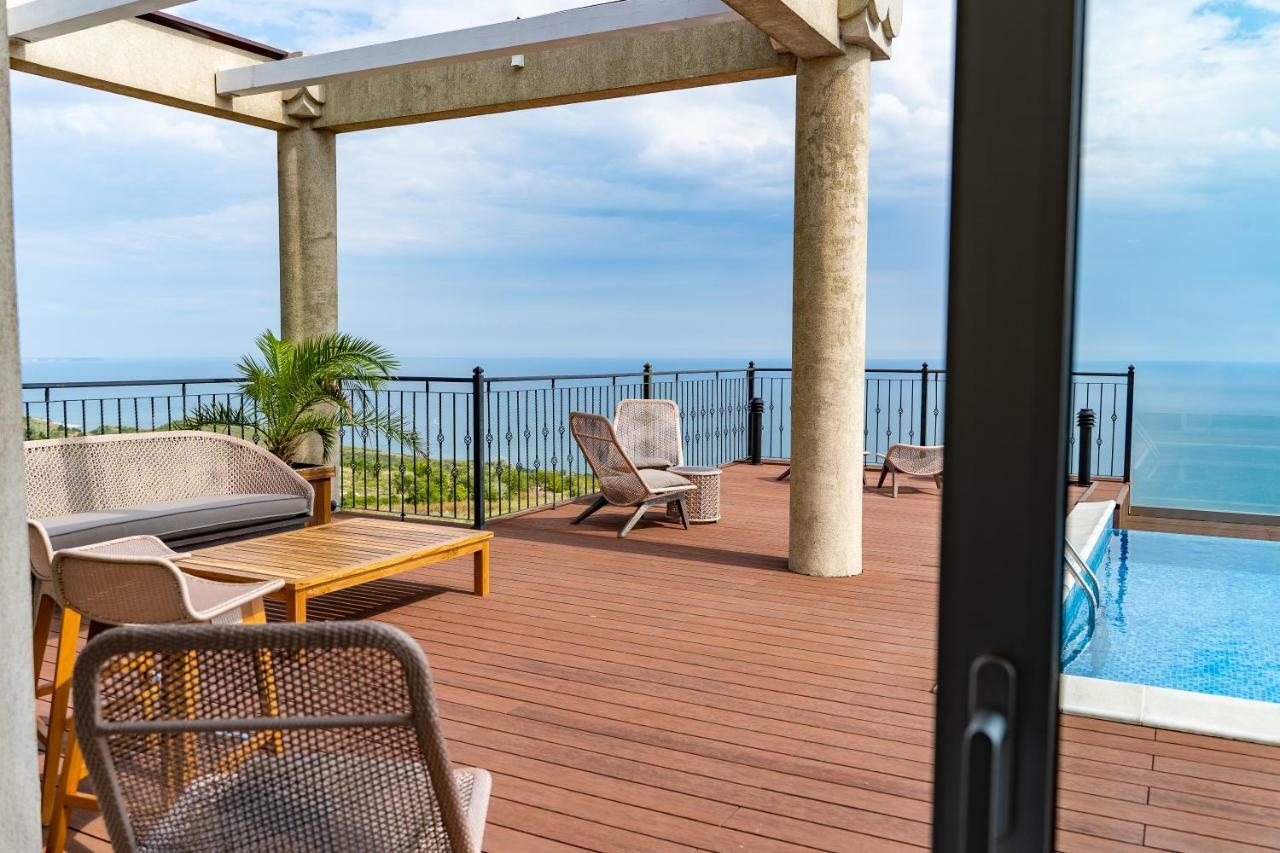 Lighthouse Golf & Spa Hotel Balchik Extérieur photo Rooftop pool at the hotel